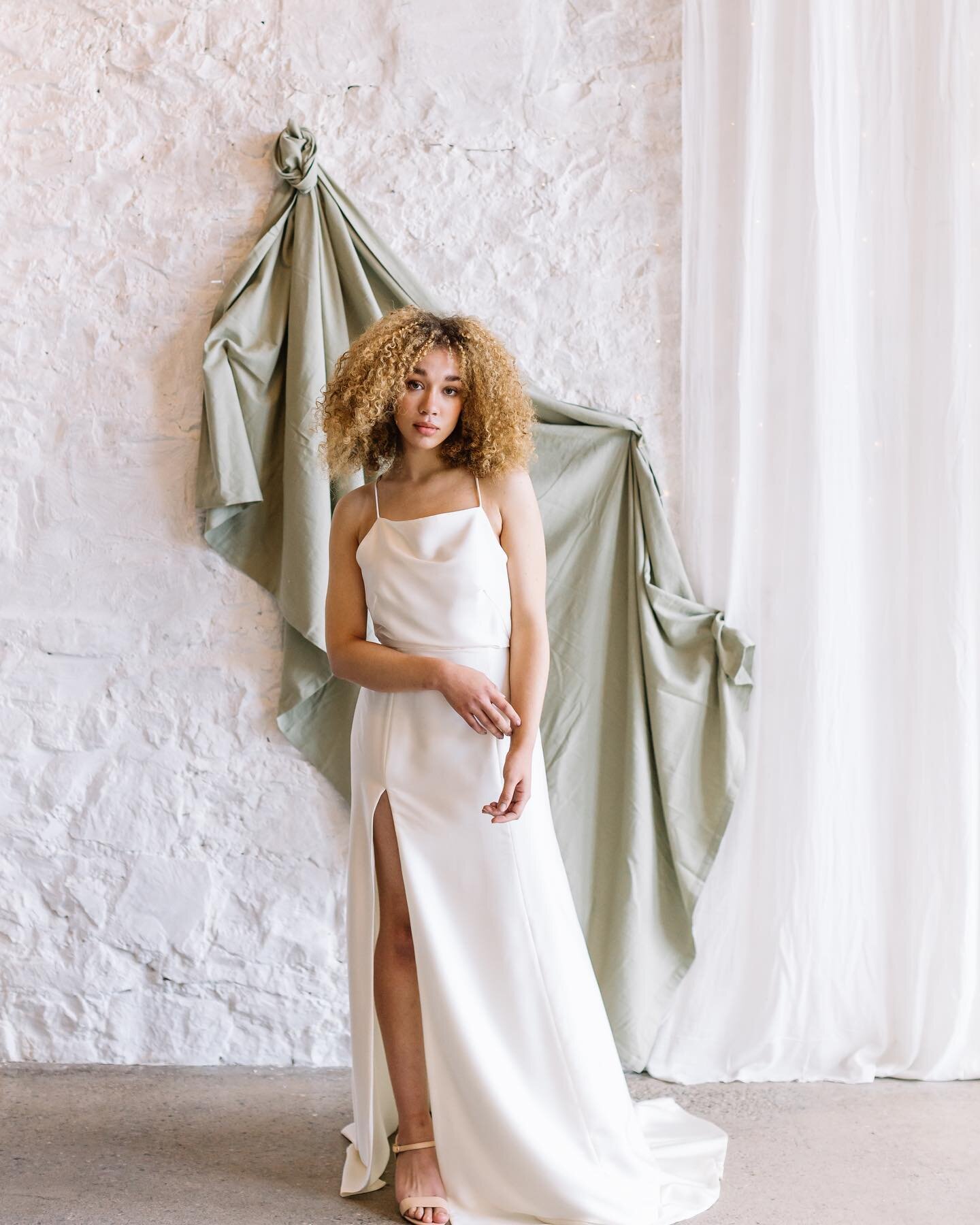 There can be a strange habit in the world of weddings for everything to always be a bit, &ldquo;more more more&rdquo; and it can be easy to get sucked into those Pinterest tick lists&hellip; but in my humble opinion - Simple designs doesn&rsquo;t mea